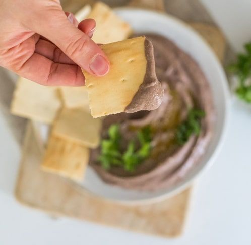 Hummus de olivas negras vegano